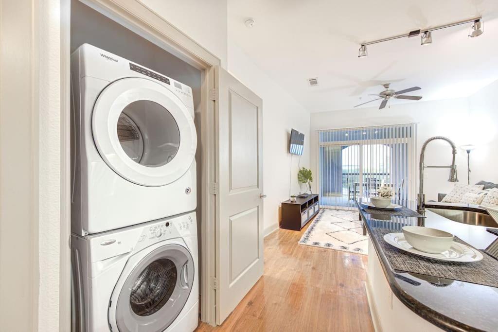Appartement Chic 1Br Near Nrg With Pool Wifi Freeparking à Houston Extérieur photo