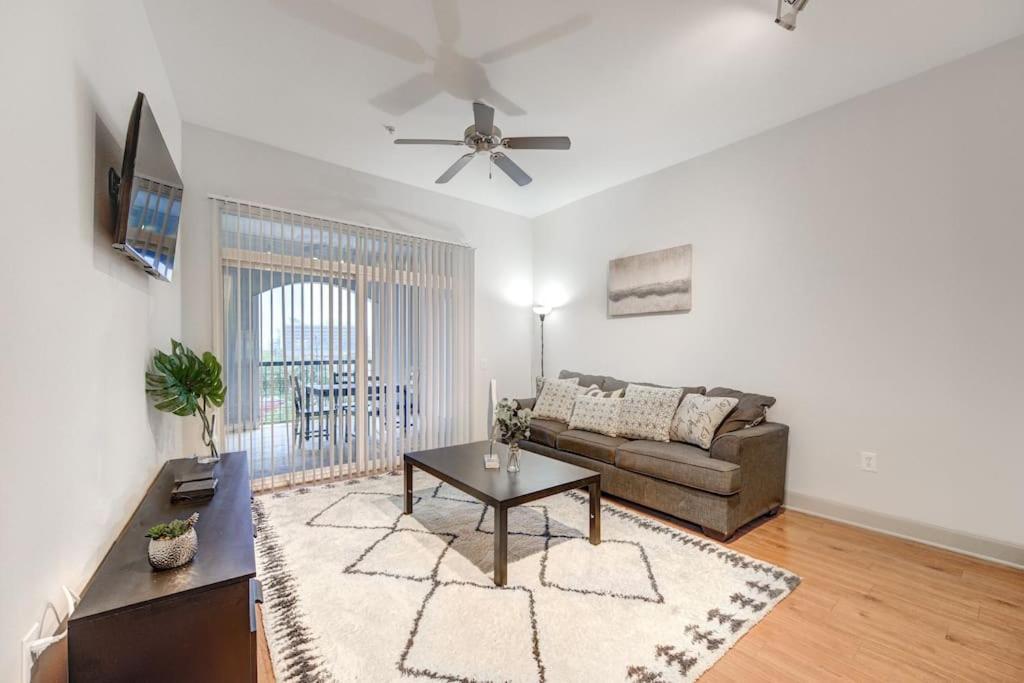 Appartement Chic 1Br Near Nrg With Pool Wifi Freeparking à Houston Extérieur photo