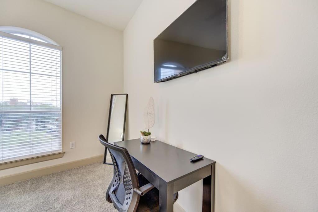 Appartement Chic 1Br Near Nrg With Pool Wifi Freeparking à Houston Extérieur photo