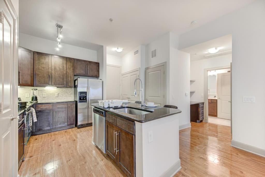 Appartement Chic 1Br Near Nrg With Pool Wifi Freeparking à Houston Extérieur photo