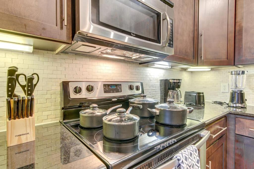 Appartement Chic 1Br Near Nrg With Pool Wifi Freeparking à Houston Extérieur photo