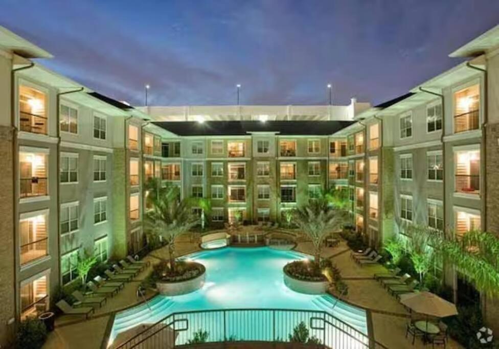 Appartement Chic 1Br Near Nrg With Pool Wifi Freeparking à Houston Extérieur photo